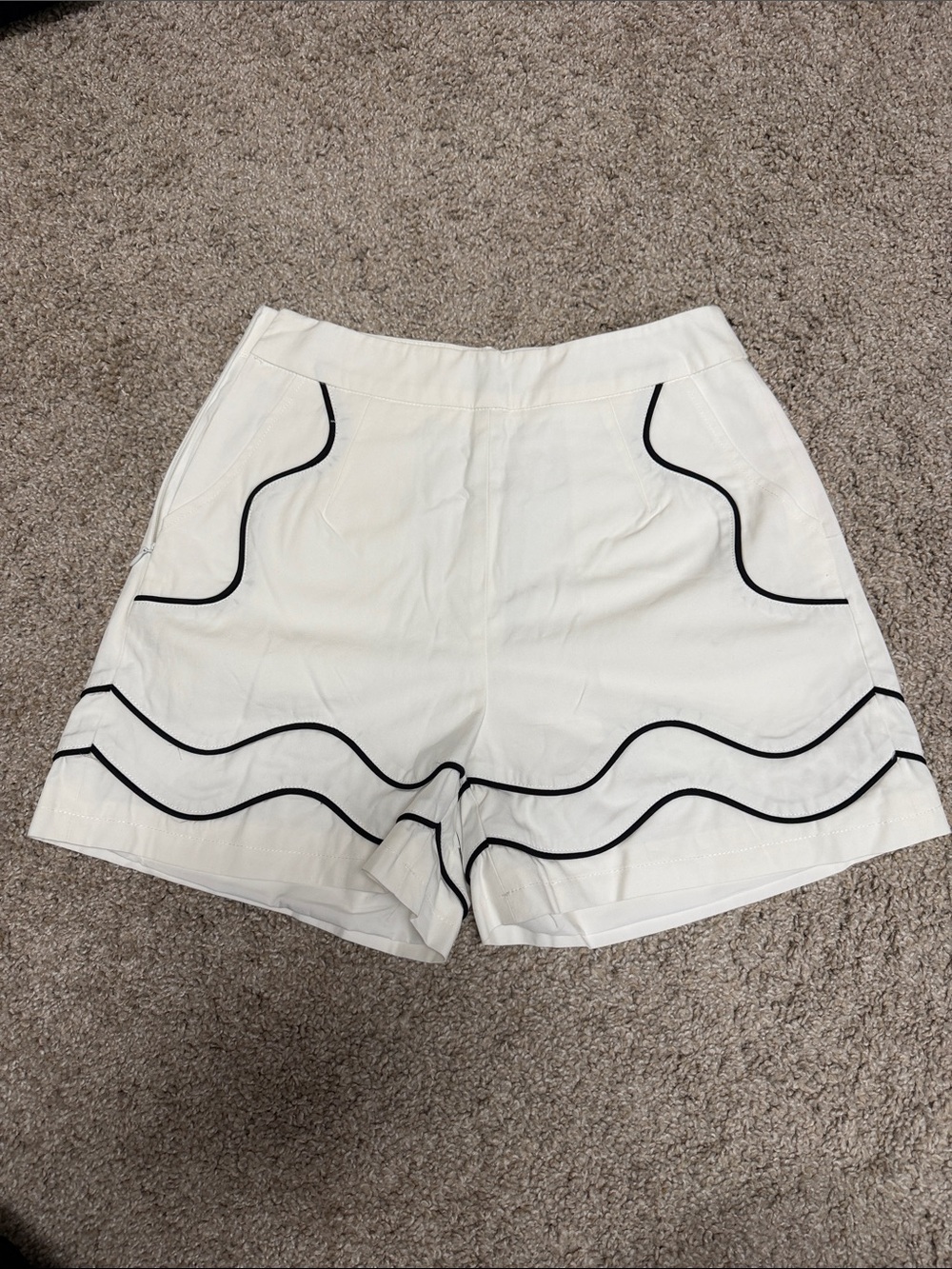 High-Waist White Shorts with Black Wave Trim XS